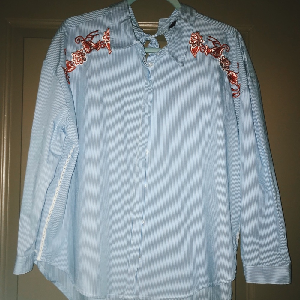 NWOT embroidered collared striped shirt ⭐️